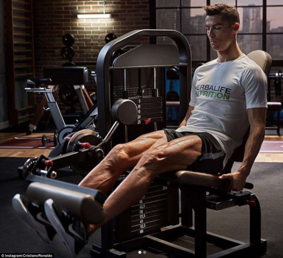 4c867fed00000578-5756957-ronaldo-s-phenomenally-muscular-legs-are-sculpted-in-the-gym-whi-a-55-1526989108750.jpg