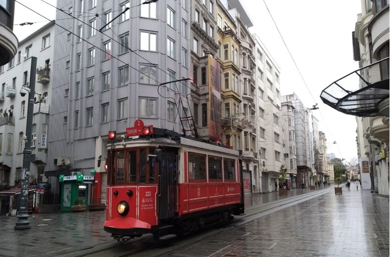 konstantinoupoli-tram.jpg