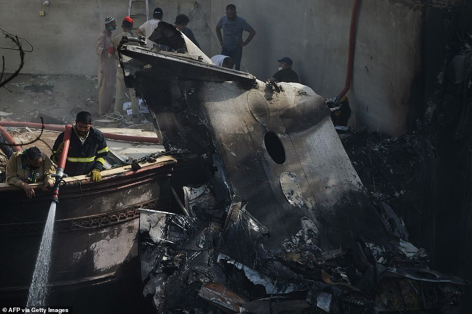 pakistan-plane-crash-7.jpg