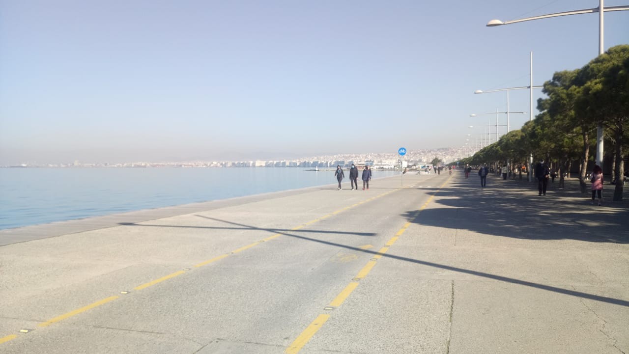 thessaloniki-lockdown-paralia-2.jpg