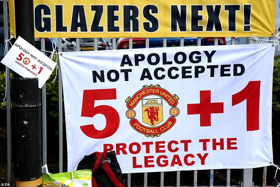 42478088-9534959-fans-told-the-glazer-family-their-apology-over-joining-the-super-a-134-1619966100780.jpg