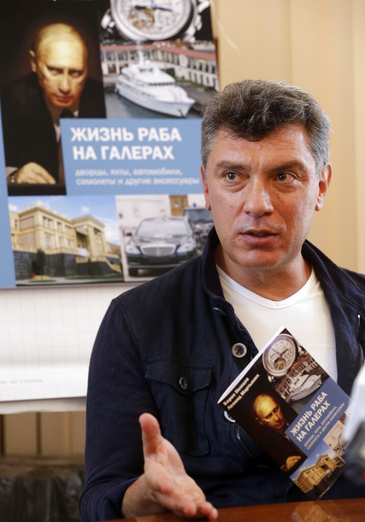 boris-nemtsov-putin-book-ap.jpg