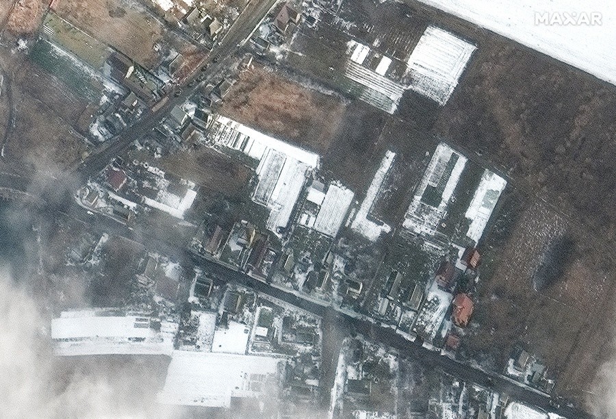maxar-satellite-ukraine-antonov-airport21-ape.jpg