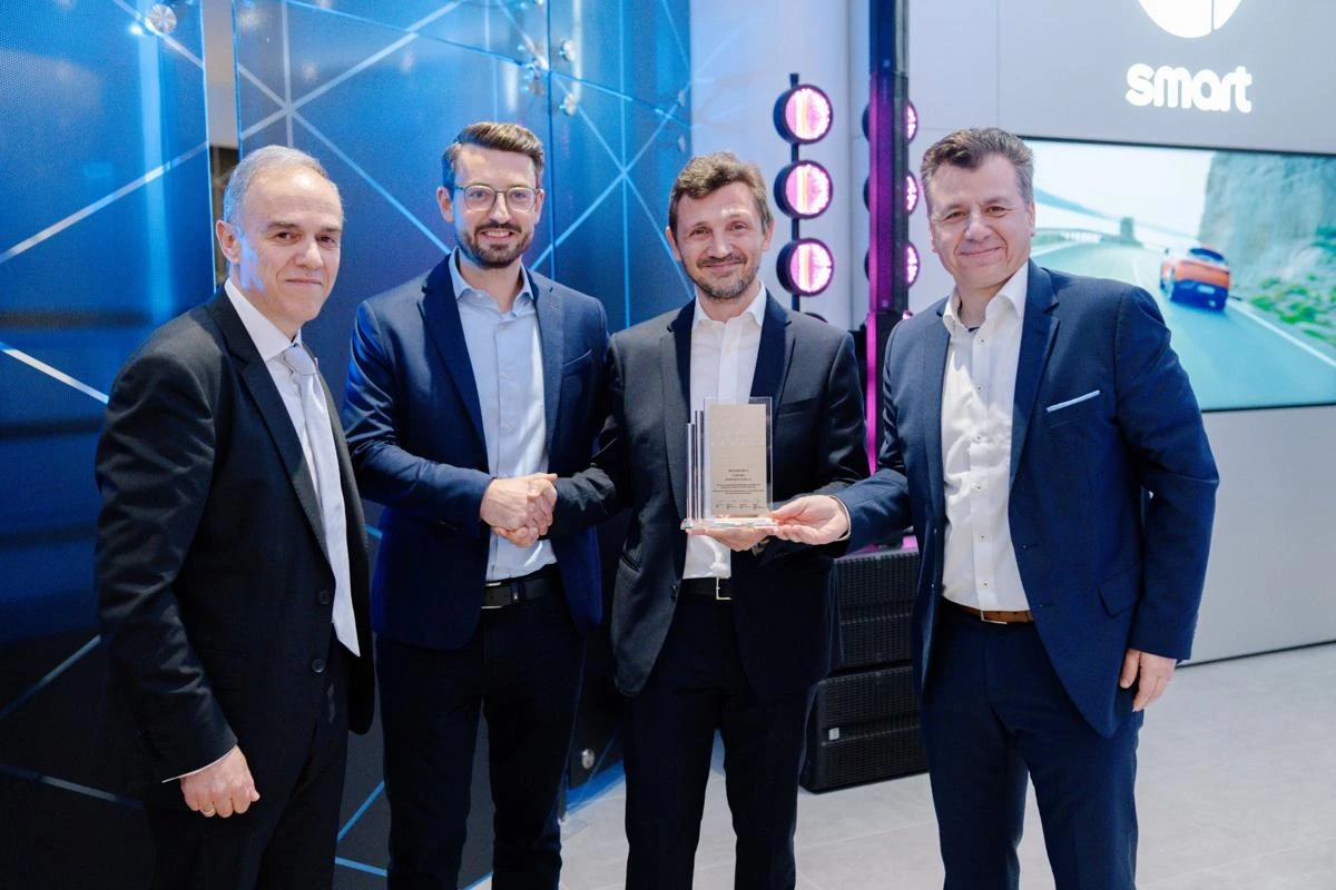 Ο Ιωάννη Καλλίγερου, CEO της Star Automotive Hellas,&nbsp;ο Martin Zahn, Business Development & Market Management GDs Europe & Central Asia, ο&nbsp;Νικόλαος Σώκος&nbsp;CEO&nbsp;της&nbsp;NORTHERN STAR MOTORS&nbsp;και&nbsp;ο&nbsp;Στέλιος&nbsp;Καλαράς, General Distributors Business Mercedes-Benz Vans