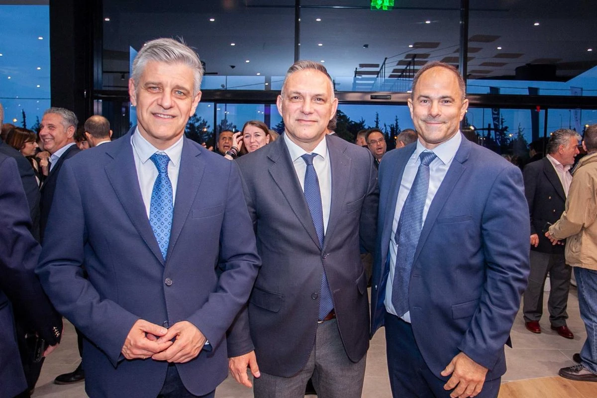 Ο Αντιπεριφερειάρχης Μ.Ε. Θεσσαλονίκης κ. Γιουτίκας, ο Στράτος Εμμανουήλ Store Manager της Northern Star, και ο Γιώργος Παγιατάκης Εμπορικός Διευθυντής της Lamda Star