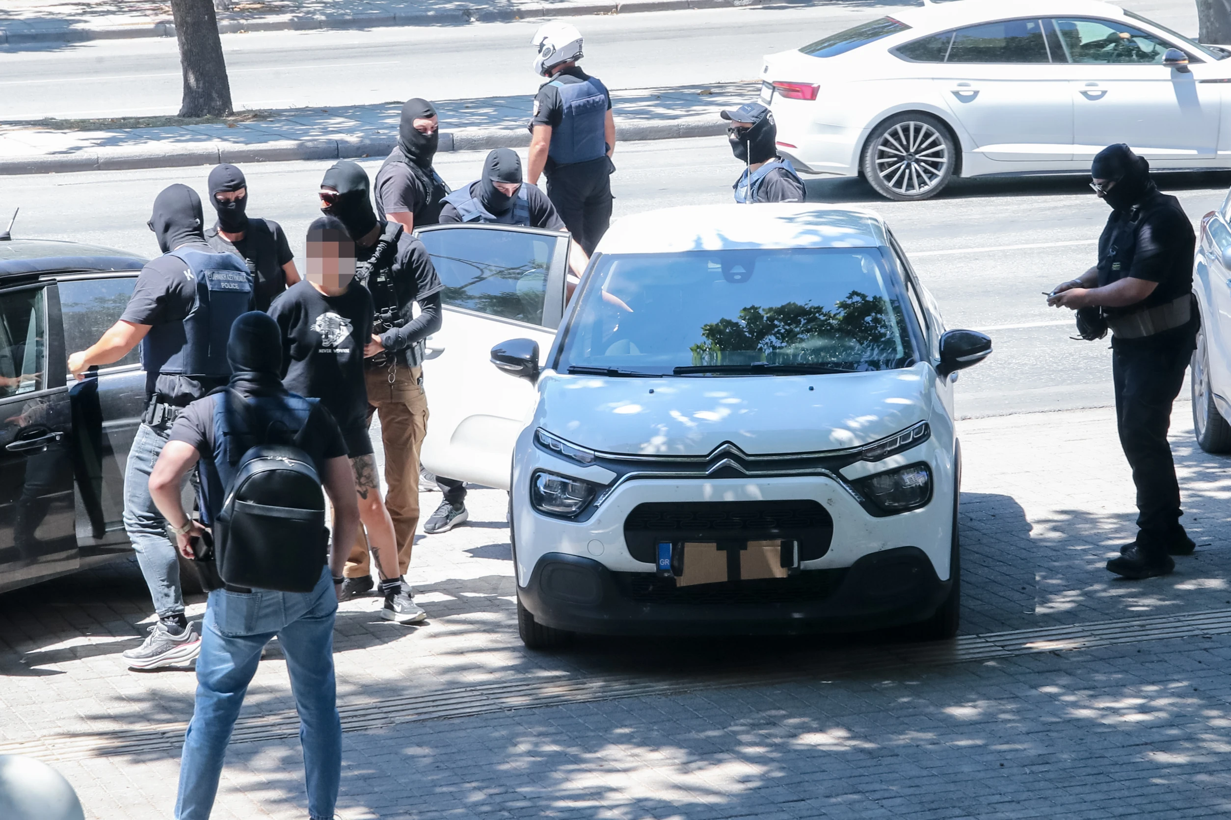 Αλληλέγγυοι των συλληφθέντων βρέθηκαν έξω από το δικαστικό Μέγαρο Θεσσαλονίκης