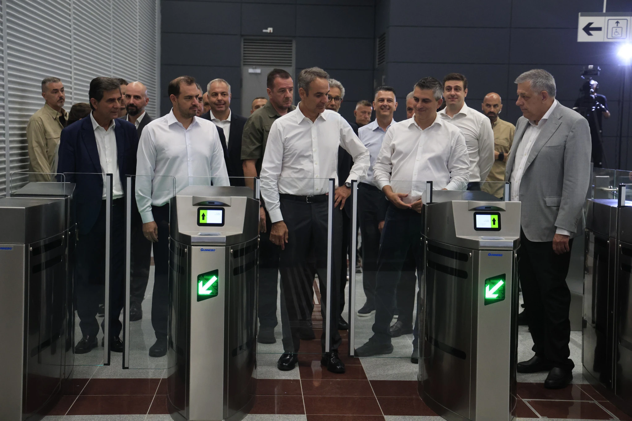 Ο πρωθυπουργός, Κυριάκος Μητσοτάκης, στα τουρνικέ του σταθμού