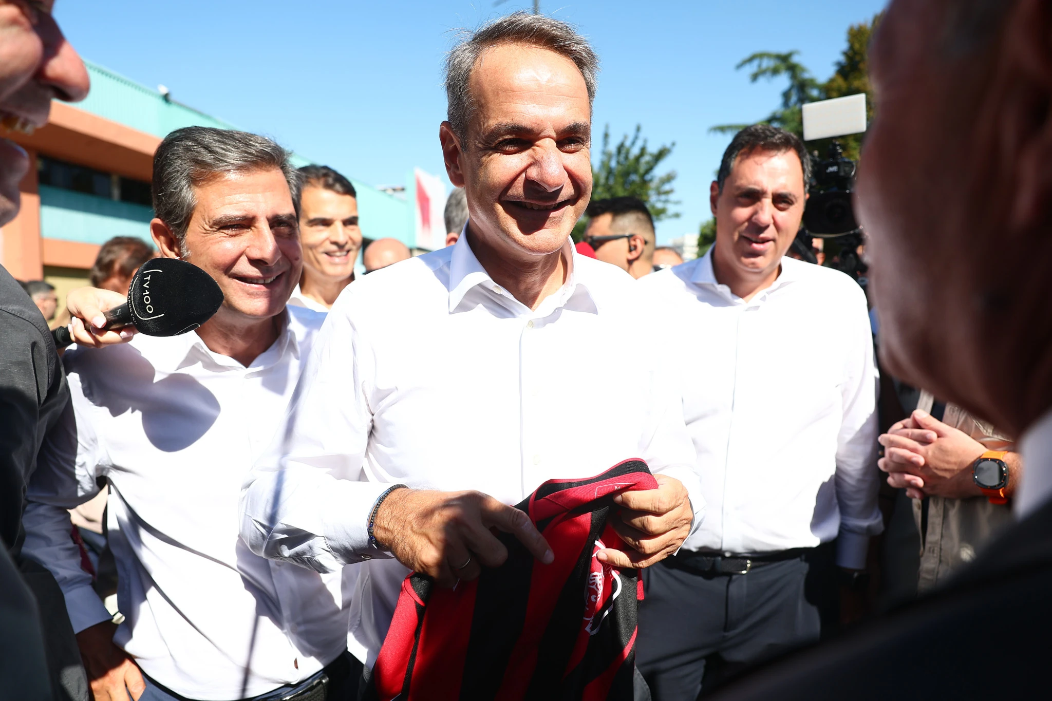 Ο Κυριάκος Μητσοτάκης με τη φανέλα του Απόλλωνα Καλαμαριάς