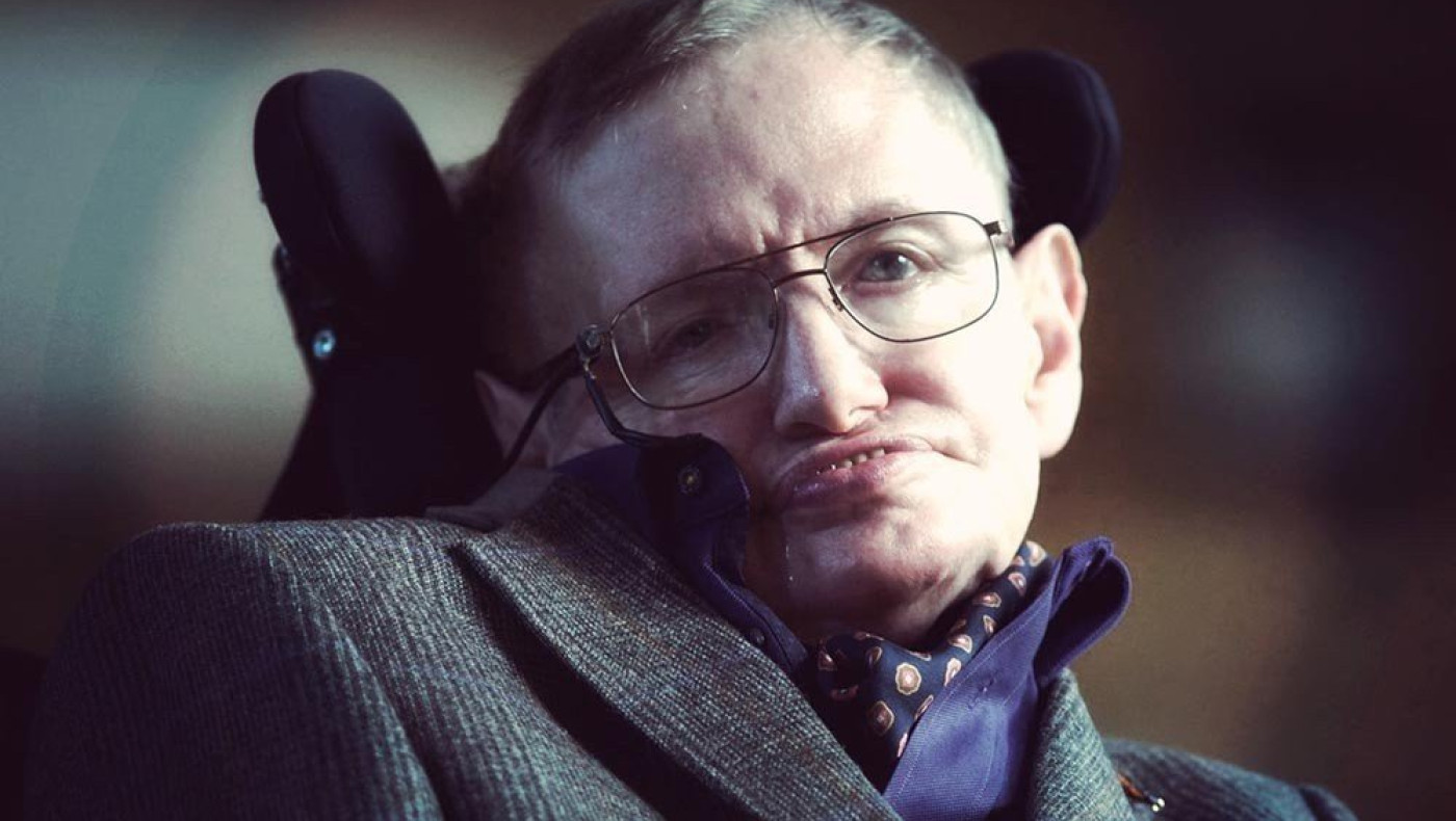 Ο Στίβεν Χόκινγκ στην υπηρεσία της εθνικής Αγγλίας