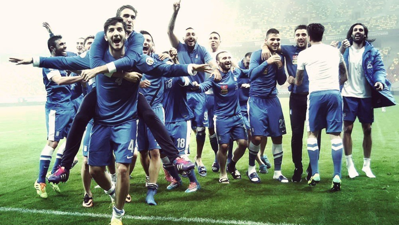 Με το διαβατήριο στο στόμα