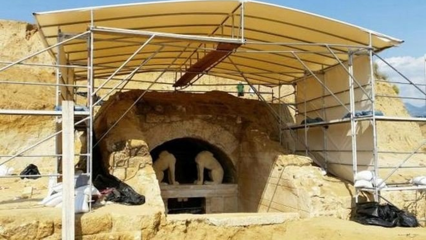 Αμφίπολη: Η αποκάλυψη του σκελετού και ο... Μέγας Αλέξανδρος