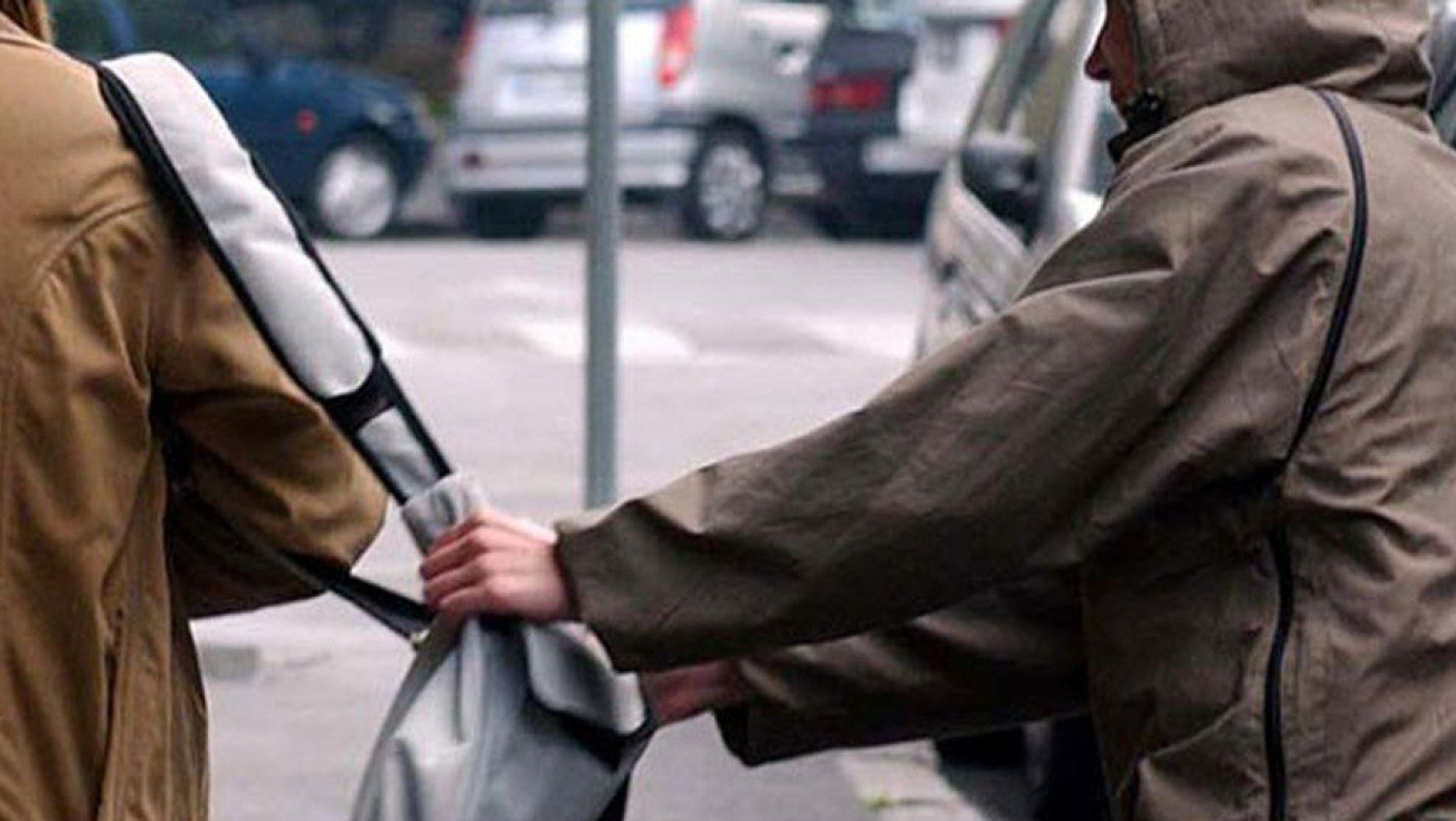 Χτύπησε γυναίκα και της άρπαξε την τσάντα στο κέντρο της Θεσσαλονίκης