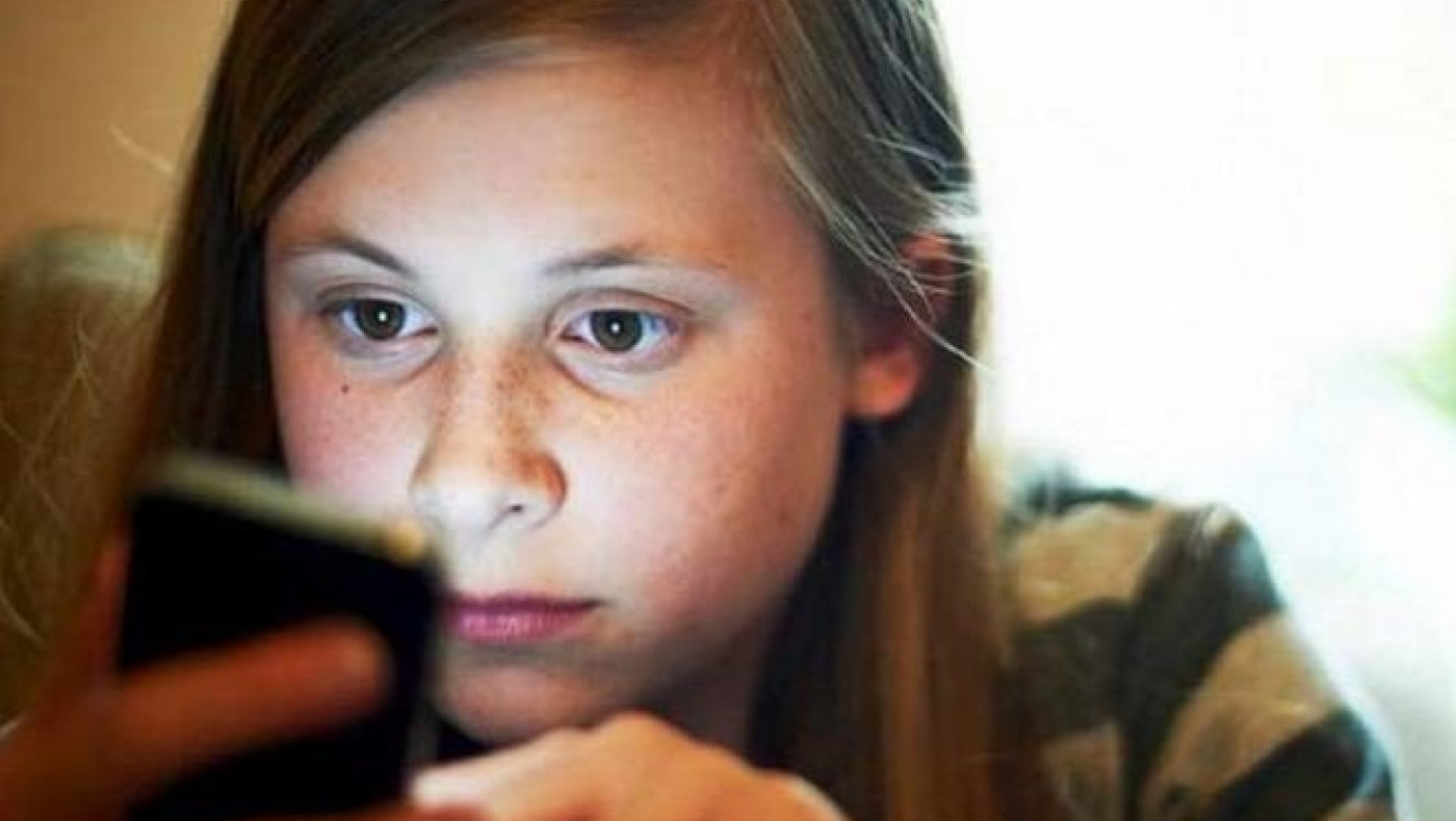 Καθηγήτρια έστελνε ερωτικά μηνύματα στη μαθήτριά της