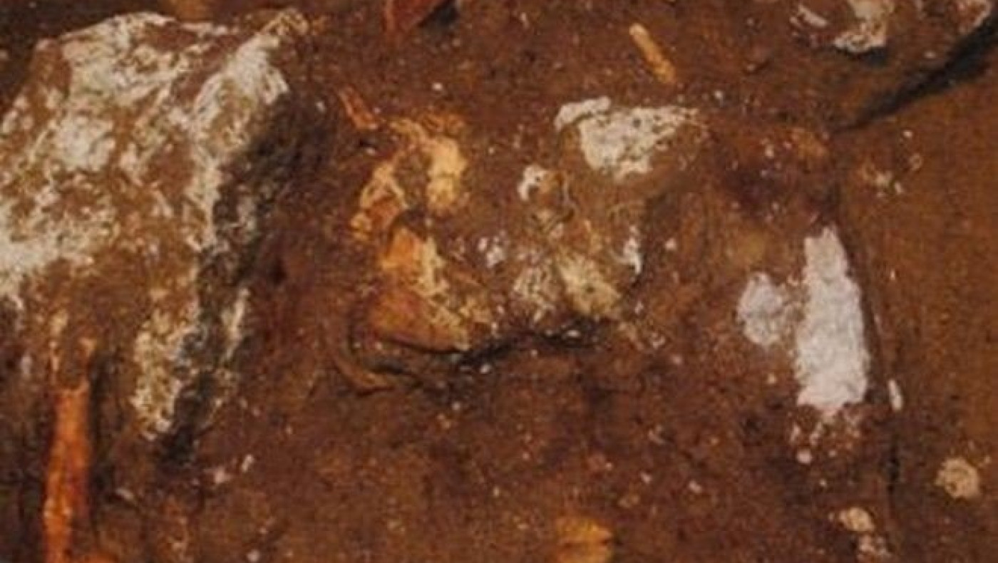 Η νέα φωτογραφία του σκελετού και το μυστήριο με τα χαραγμένα ονόματα