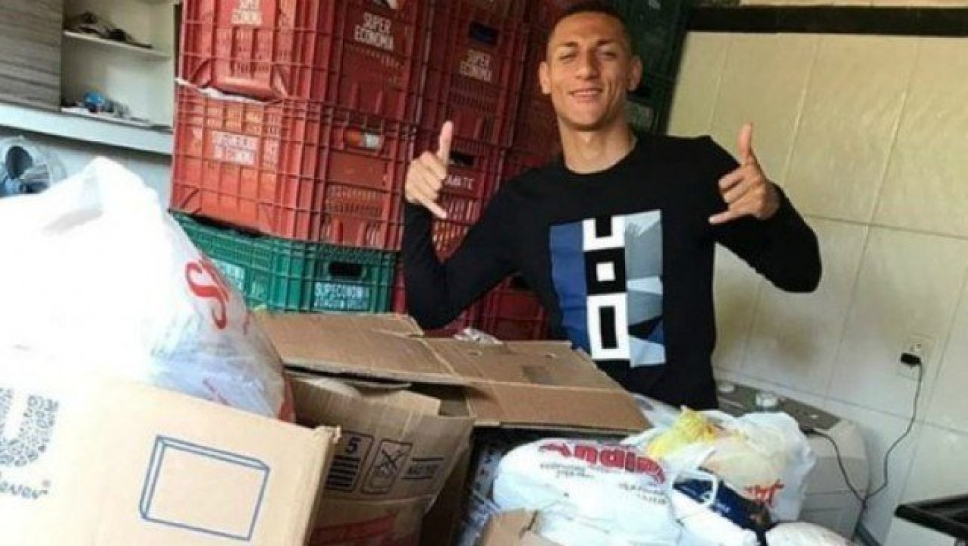 Κίνηση ανθρωπιάς από τον Ριτσάρλισον - Πρόσφερε 6.5 τόνους τροφίμων