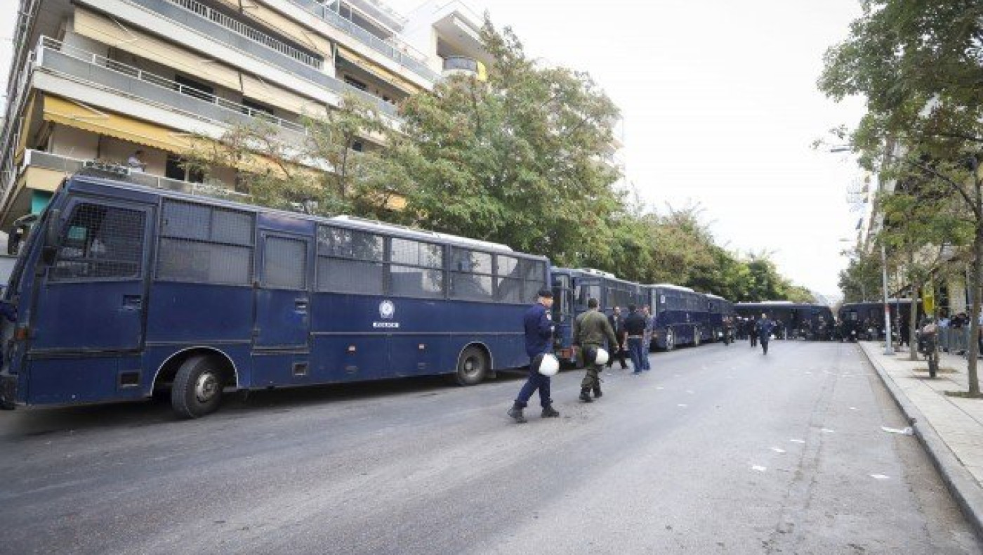 Δρακόντεια μέτρα έξω από                το Βικελίδης (vid)
