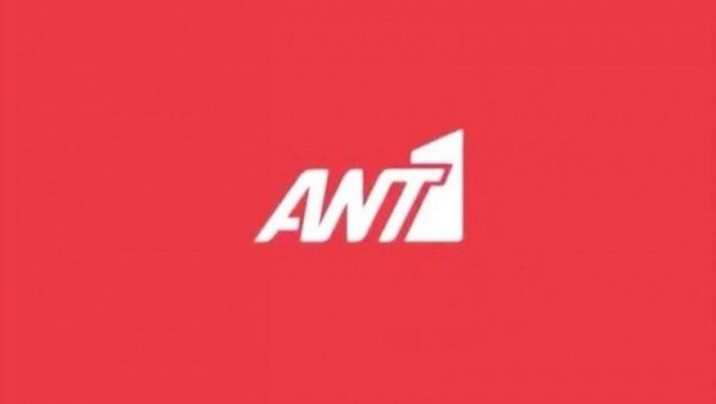 Παρουσιαστές του ΑΝΤ-1 «χάζεψαν» από την καυτή γυμνάστρια (ΒΙΝΤΕΟ)