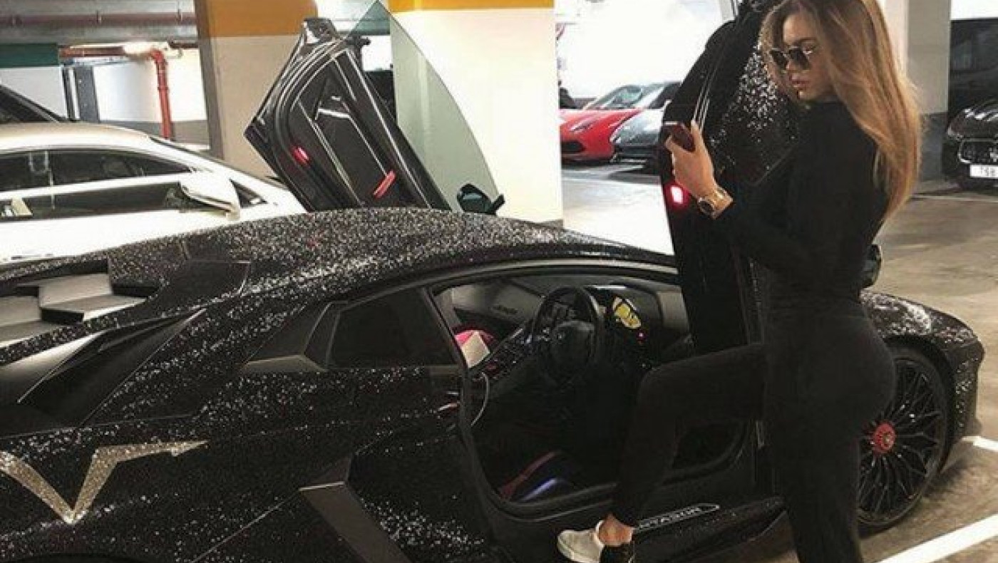 Η        Ρωσίδα με τη Lamborghini των 2 εκατ. Swarovski