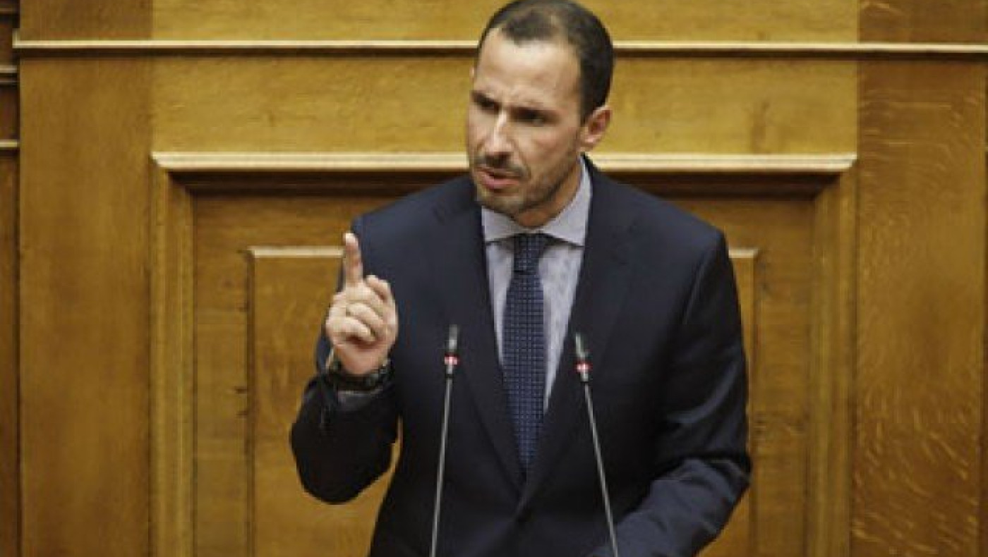 Χήτας: «Πώς γίνεται Υπουργοί να  καπνίζουν πούρα με τον  Μαρινάκη;»