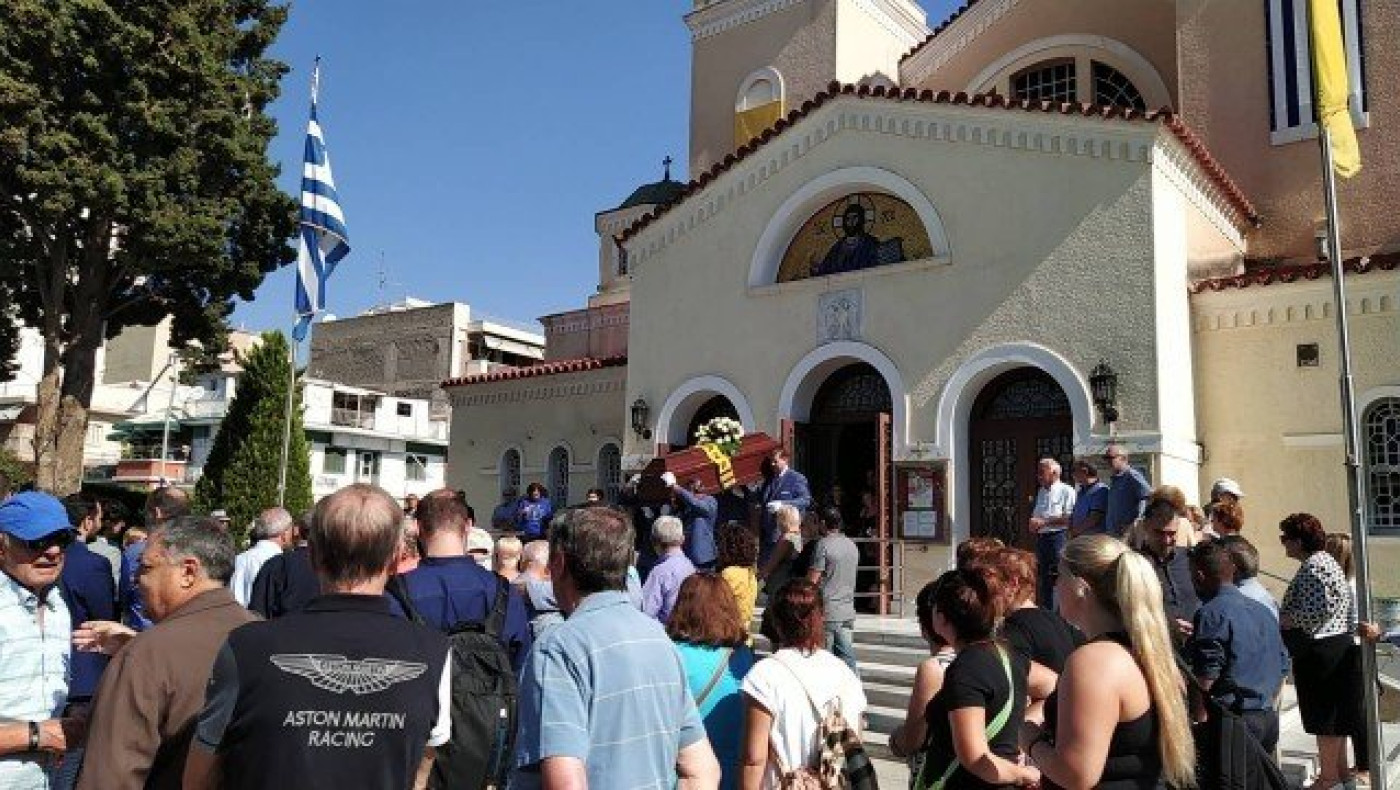 Κηδεύτηκε ο Νίκος Τριγλιανός, με το κασκόλ του Αρη στο φέρετρο (p & v)