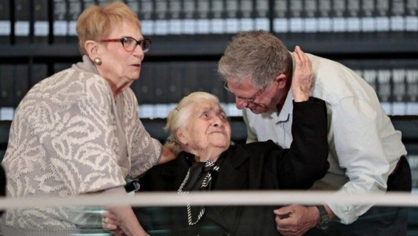 92χρονη από τη Βέροια συναντά τους Εβραίους που έσωσε από τους Ναζί!