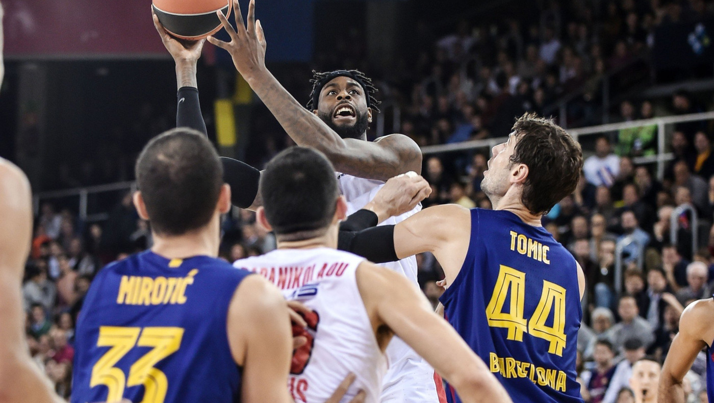 Προελαύνει η Μπαρτσελόνα, κατηφορίζει ο Ολυμπιακός