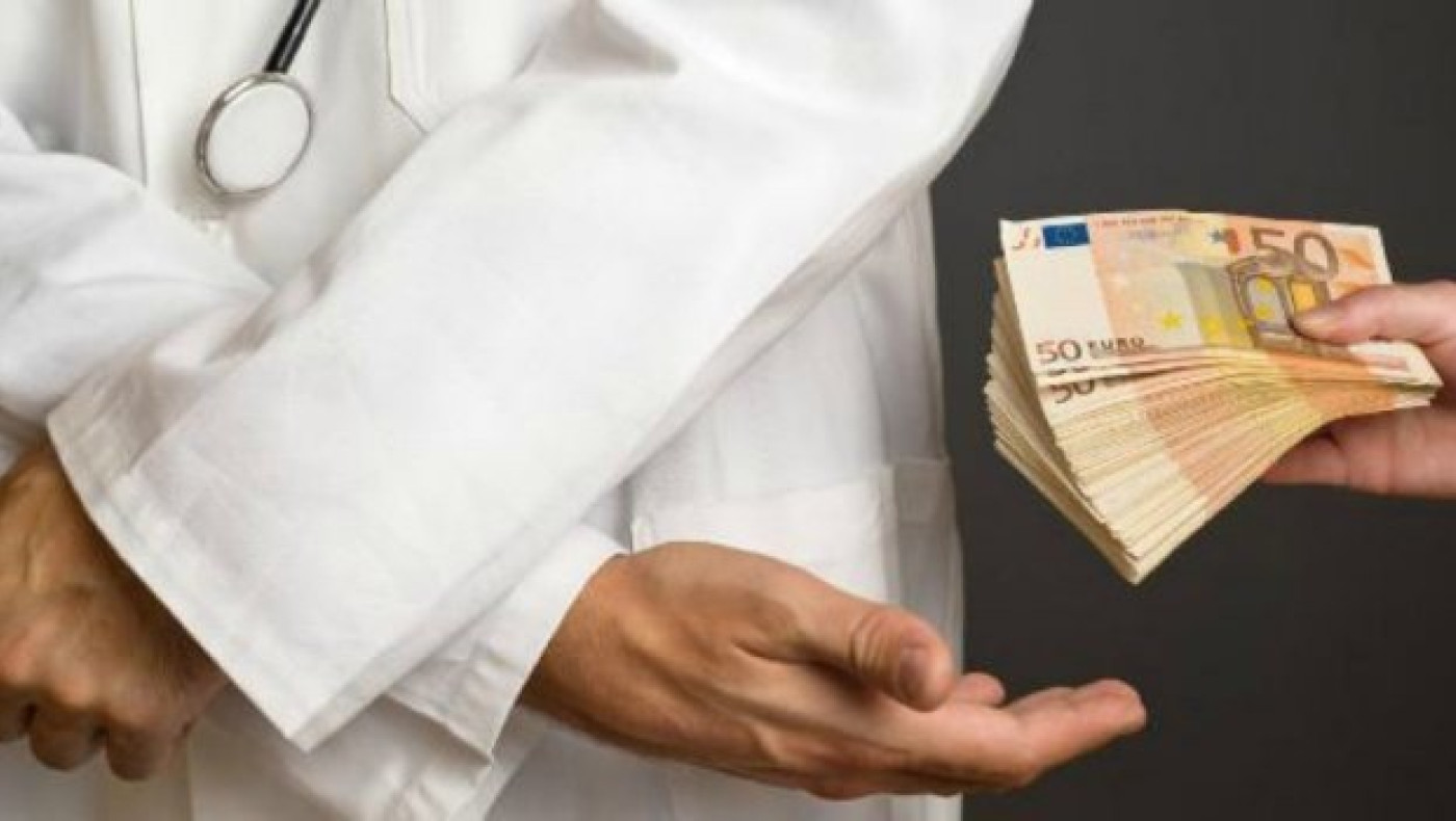 Έξι γιατροί και ένας διοικητής νοσοκομείου έφαγαν 2,7 εκατ. ευρώ από το Δημόσιο!