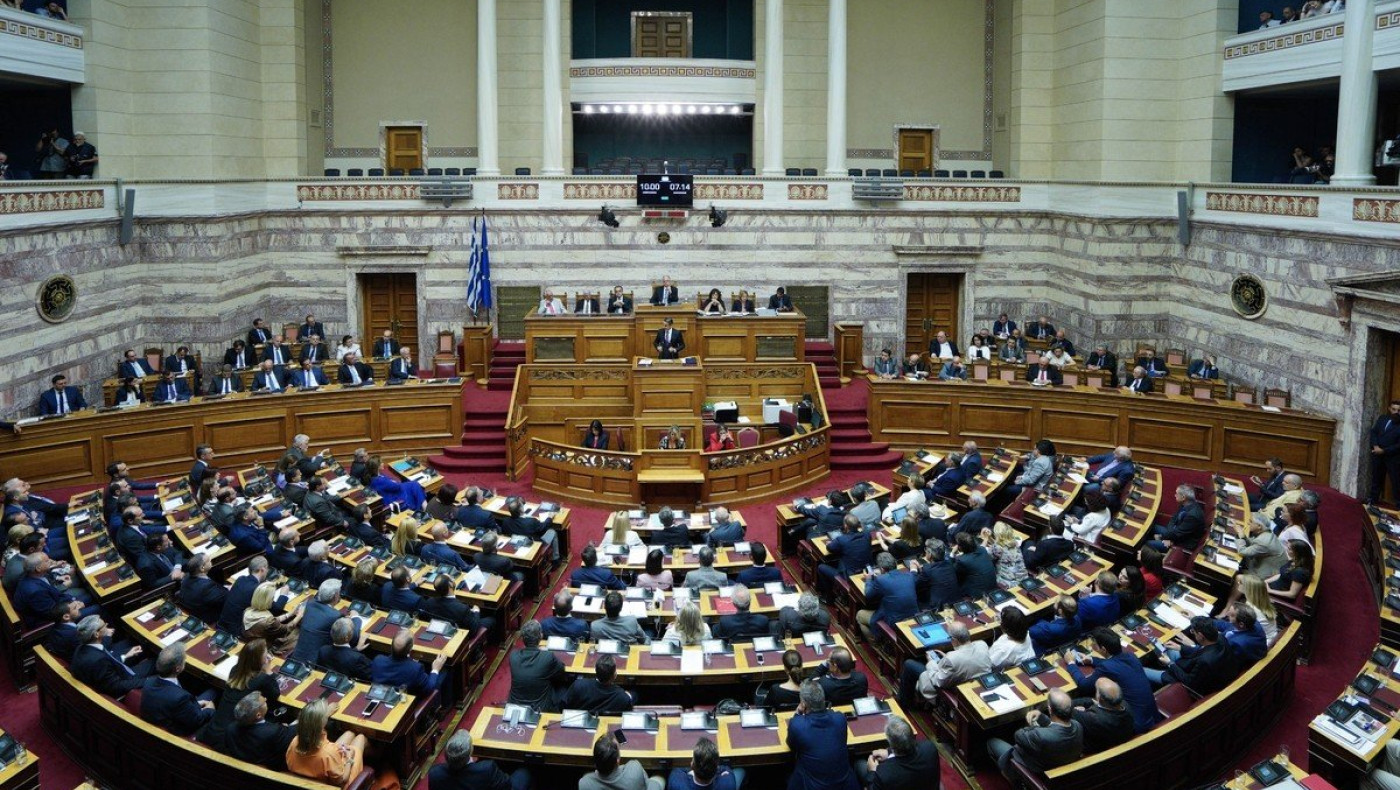 Ακούν. Βλέπουν. Μιλούν. Δεν σκέφτονται!
