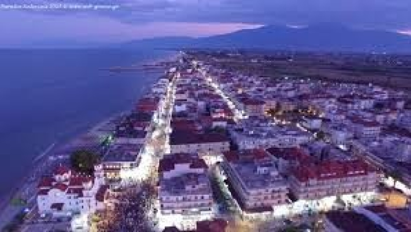 Κατερίνη: Τρόμο προκάλεσε ο άνδρας με τσεκούρι και πριόνι στο κέντρο της πόλης!