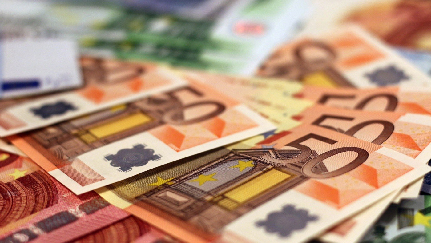 Σε τρεις φάσεις η πληρωμή των 800 ευρώ - Ποιοι θα τα πάρουν πριν το Πάσχα