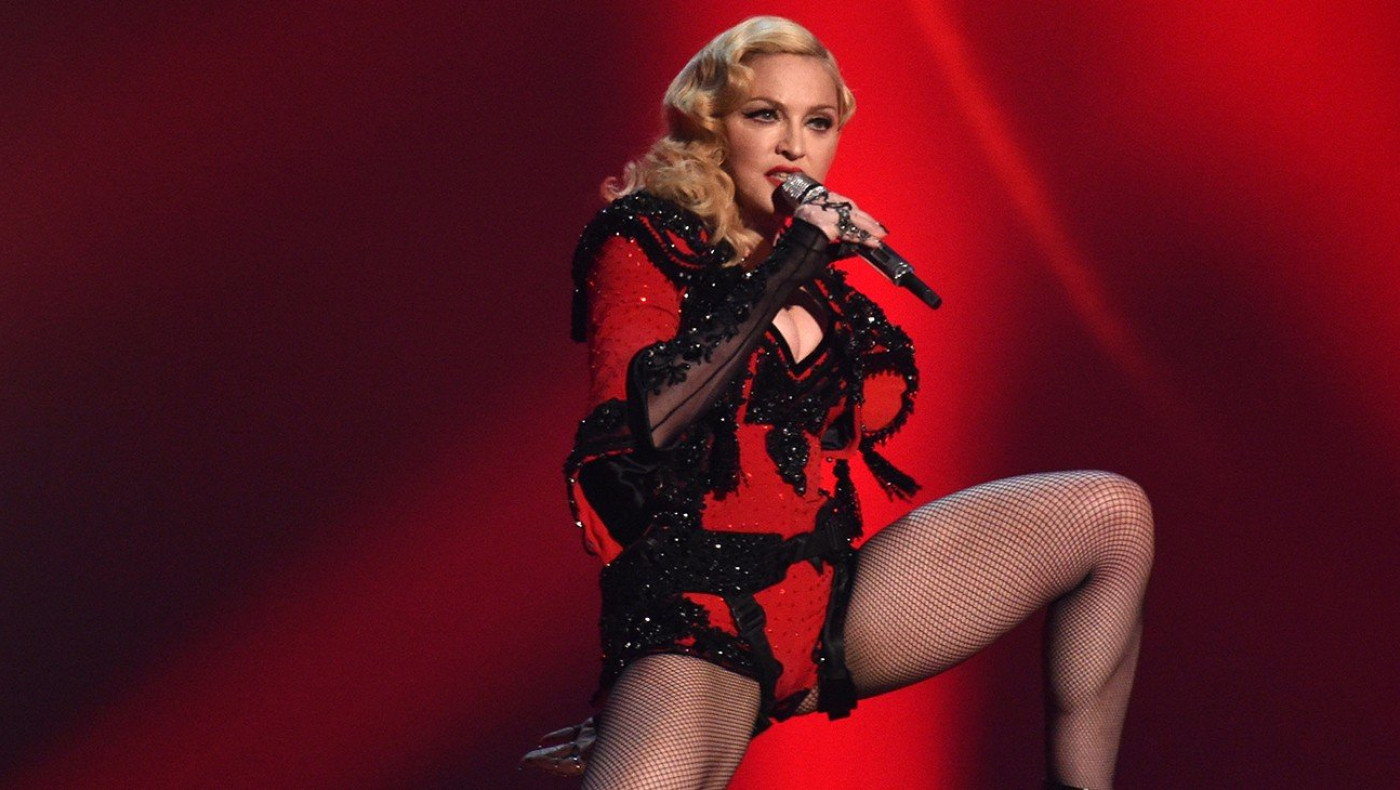 Η Madonna γυμνή στην μπανιέρα σε προειδοποιεί για τον  κορωνοϊό