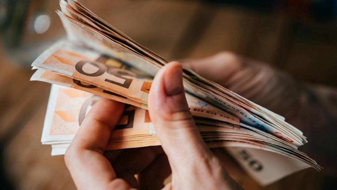 Ολα όσα πρέπει να ξέρετε για το επίδομα των 800 ευρώ- Ξεκινούν σήμερα οι αιτήσεις