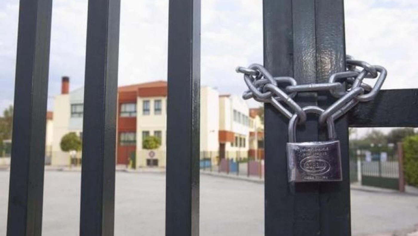 Έβαλαν σιλικόνη στα λουκέτα των εισόδων σχολείων