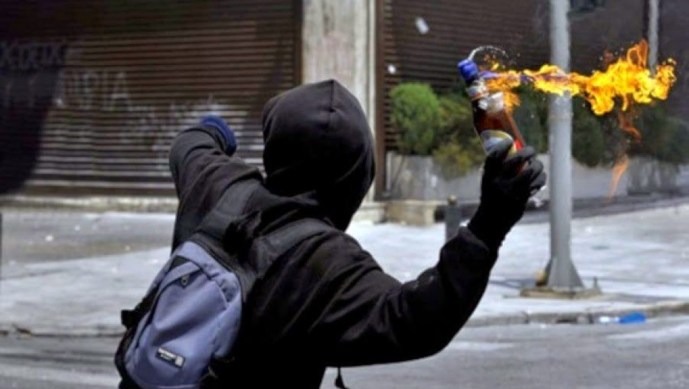 Μολότοφ σε λεωφορείο με οπαδούς του Άρη στα Κωνσταντινουπολίτικα