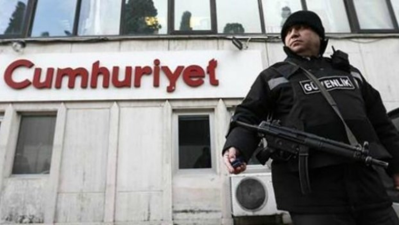 Εισβολή της τουρκικής αστυνομίας σε εφημερίδα με ένθετο το Charlie Hebdo