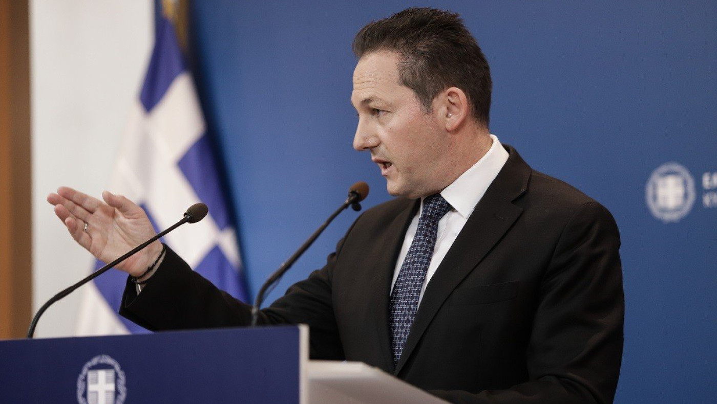 Live: Ενημέρωση από τον κυβερνητικό εκπρόσωπο