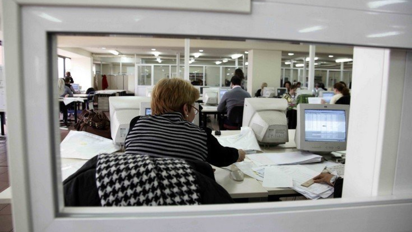 Άρση μέτρων: Τι γίνεται με τηλεργασία, άδειες και συναλλαγές