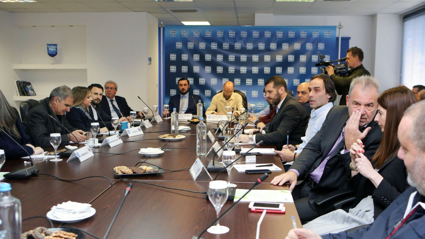 Από κόμπλεξ για τον ΠΑΟΚ, από δουλικότητα στον «θρύλο», ﻿ή μήπως και τα δύο μαζί; Ας διαλέξει και ας μας πει...