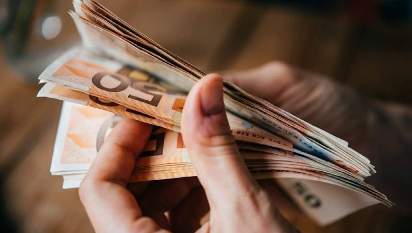 Χριστουγεννιάτικη «ανάσα» το επίδομα ακρίβειας: Ποιοι το δικαιούνται, πότε καταβάλλεται