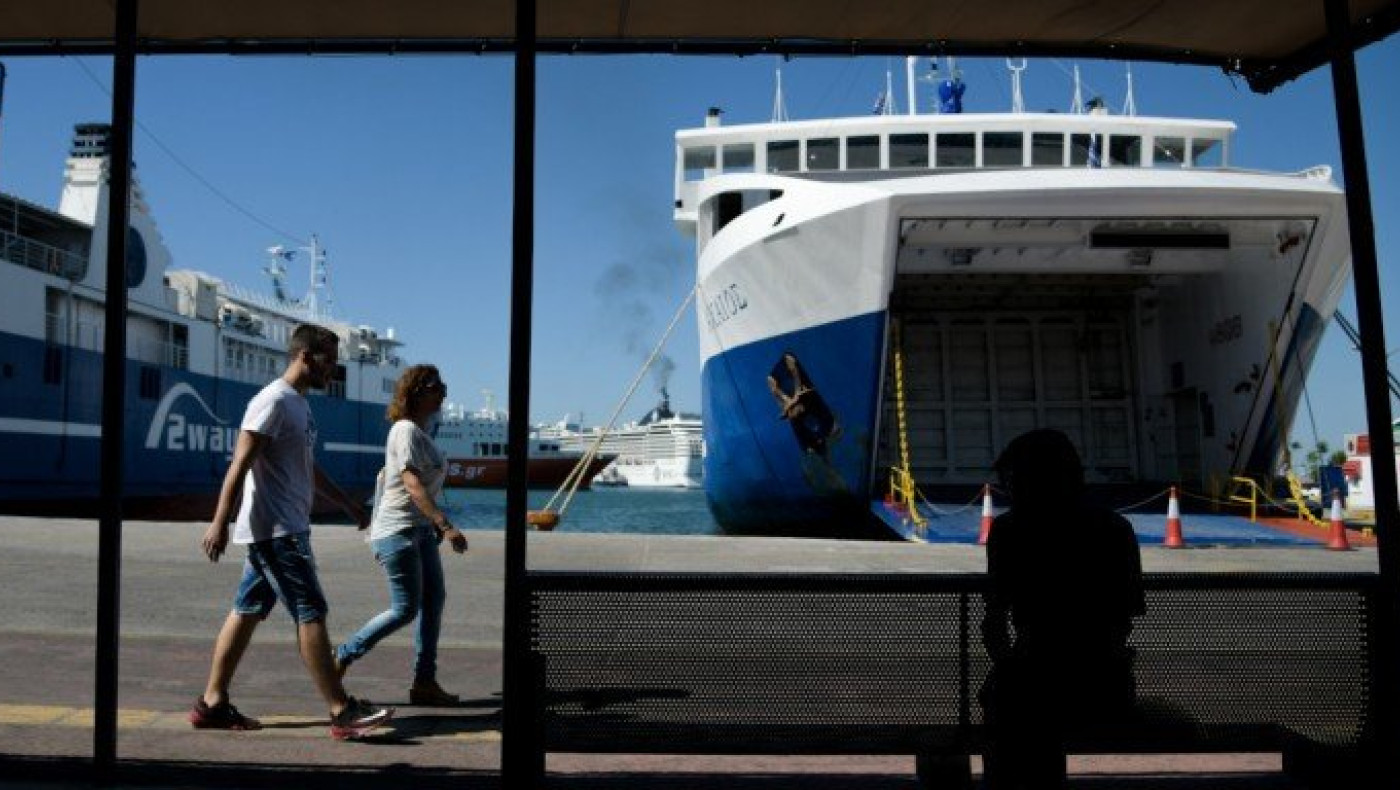 Θρίλερ στο λιμάνι του Πειραιά: Συγκρούστηκε και βυθίζεται πλοίο του Πολεμικού Ναυτικού