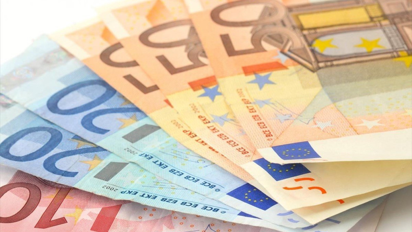 Αρχίζει σήμερα η μείωση στις ασφαλιστικές εισφορές κατά 0,9%