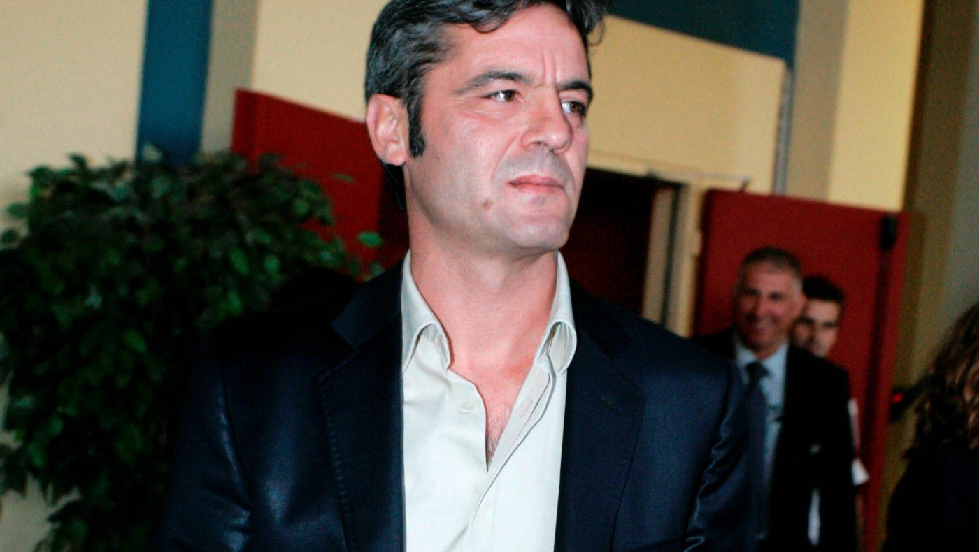 Ψάχνει εντατικά, αλλά προσεκτικά για μεσοεπιθετικό
