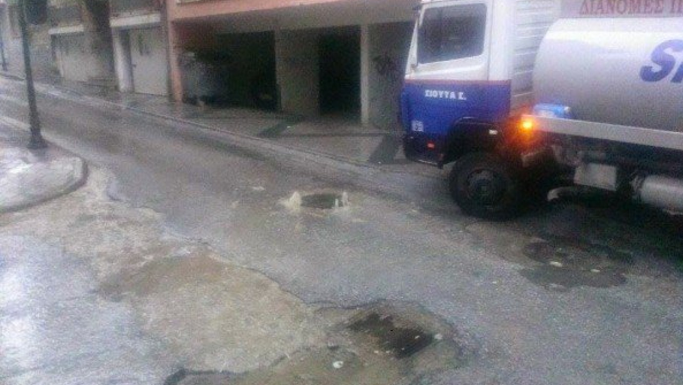 Ξάνθη: Η βροχή πλημμύρισε τους δρόμους με... ακαθαρσίες! (pics)