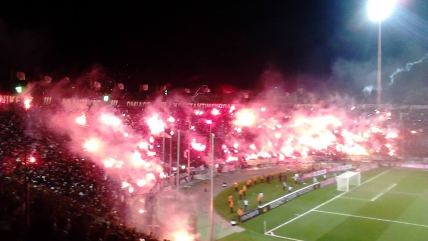 Το γήπεδο παίρνει «φωτιά»! (video)