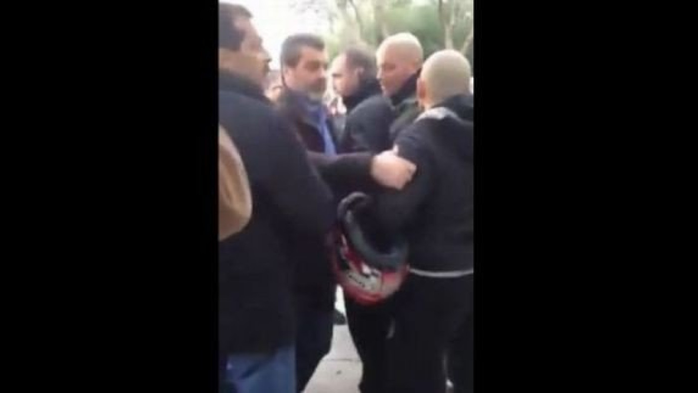 Επίθεση χρυσαυγιτών σε μέλη του ΑΝΤΑΡΣΥΑ-ΜΑΡΣ στο Κερατσίνι (video)
