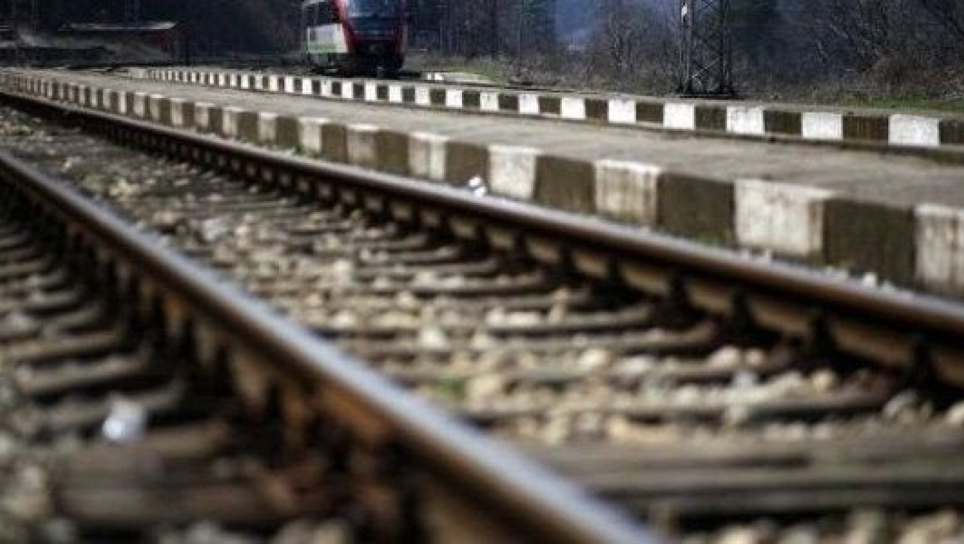 Όχημα με δύο επιβάτες παρασύρθηκε από τρένο στον Έβρο