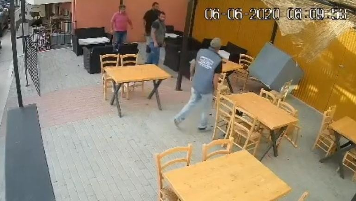 Ένα ντεπόζιτο έπεσε ... ξυστά από τους θαμώνες καφενείου στην Κρήτη!