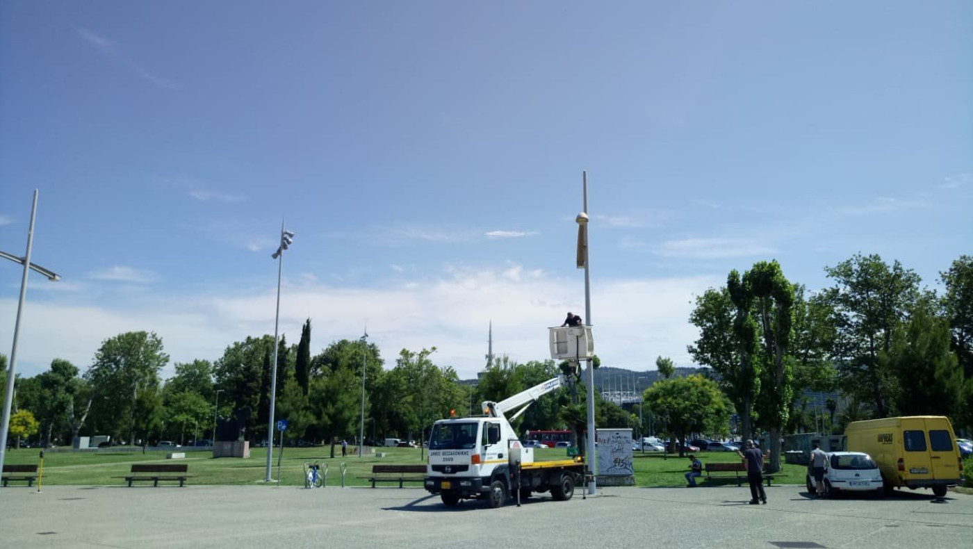Εργασίες συντήρησης του φωτισμού στη Νέα Παραλία