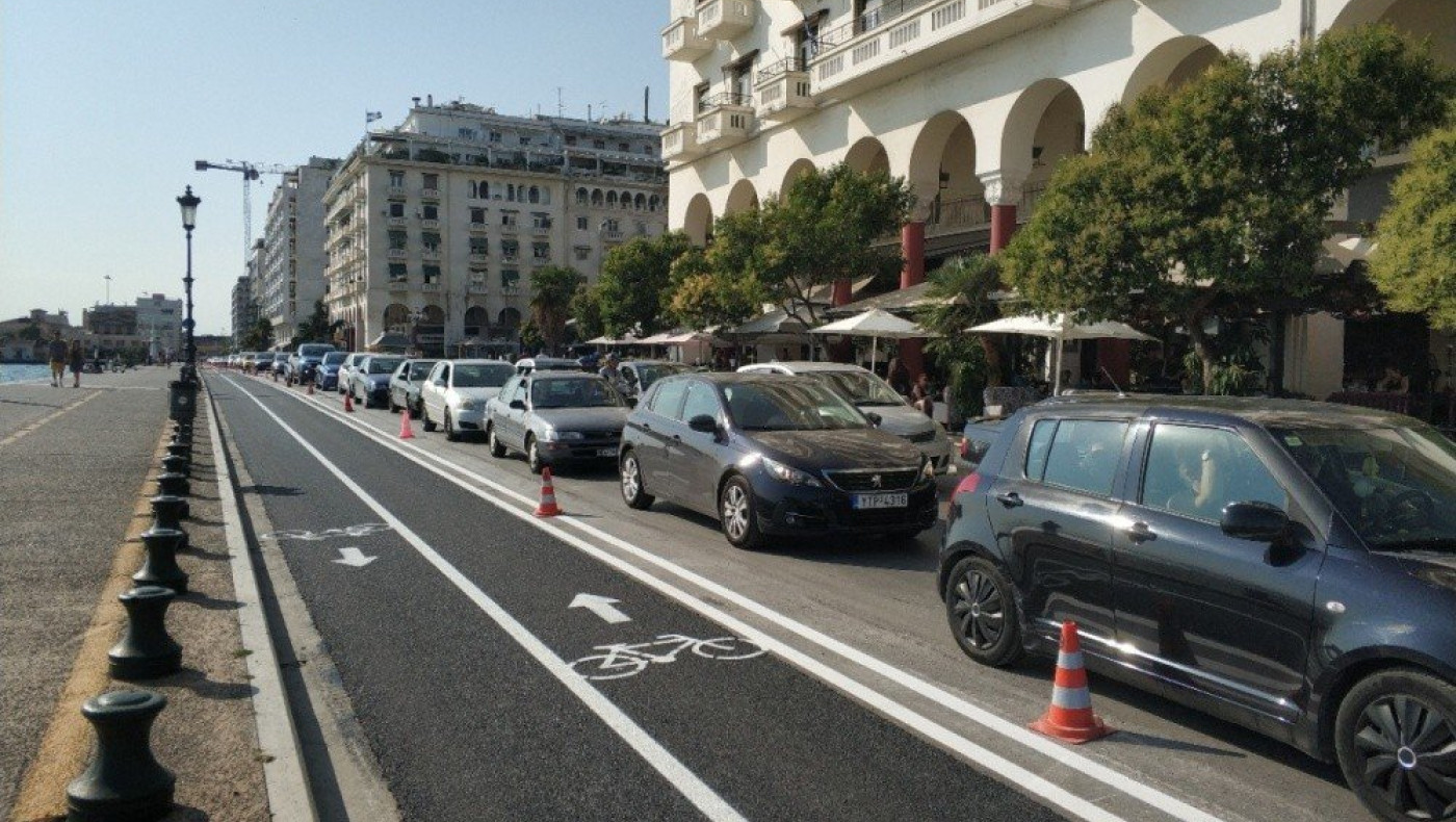 Με ποδήλατο στη Λ. Νίκης; Δείτε και σκεφτείτε το!
