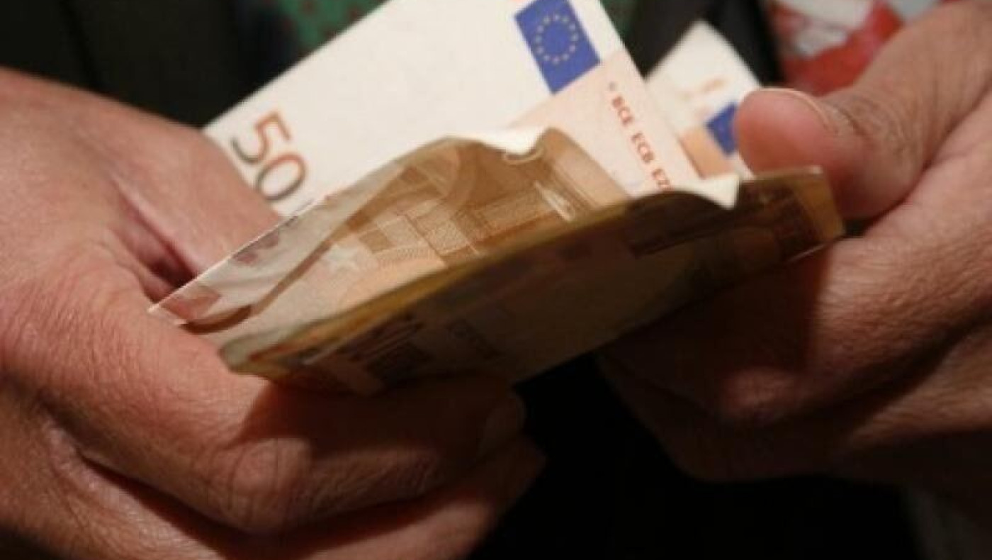 Άγνωστος εξαπάτησε ηλικιωμένη και της απέσπασε μεγάλο χρηματικό ποσό στη Νεάπολη